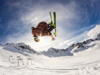 FB体育注册网址-西甲国家德比之夜，皮克攻防两端的统治艺术