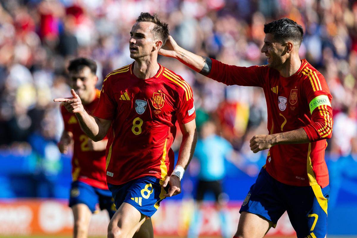 比利时客场击败爱尔兰，稳居榜首