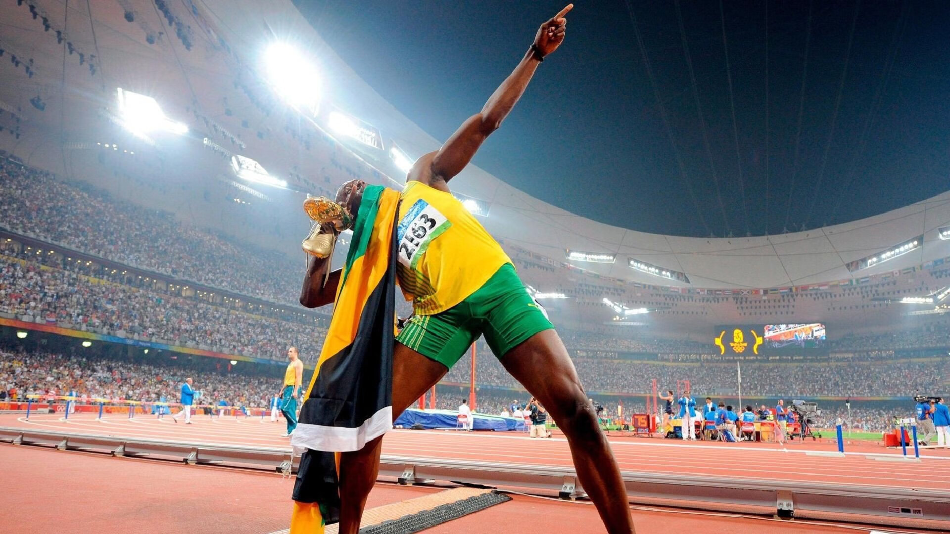 德甲争冠战之夜，卢卡库如何成为攻防转换的战术核心