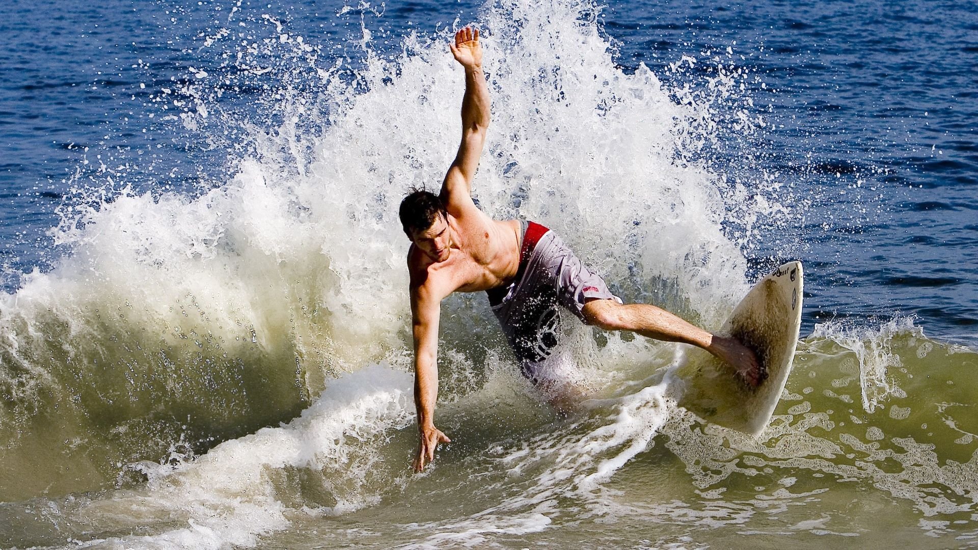 压力之下，苏亚雷斯完成自我救赎—中国对阵波兰之战成转折点