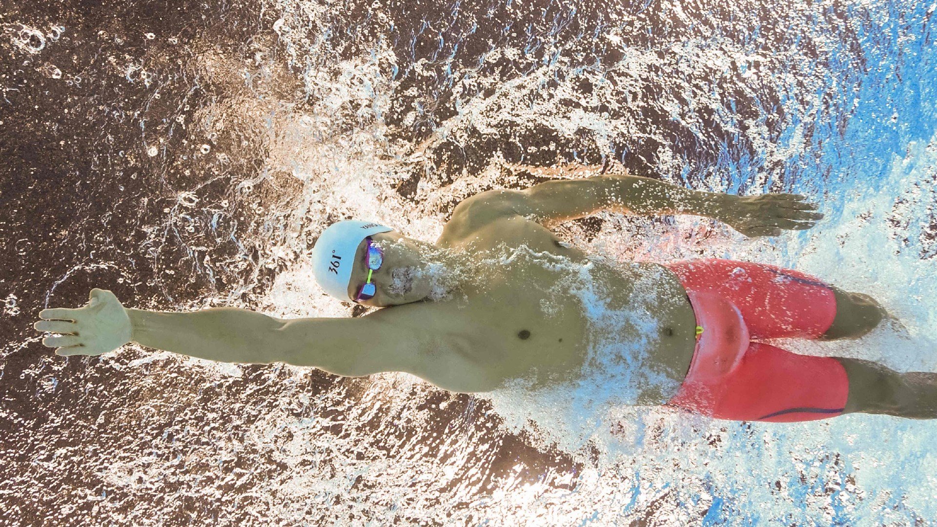 橙色心脏的终极搏动，德里赫特之夜，F1争冠史诗在绿茵场重写