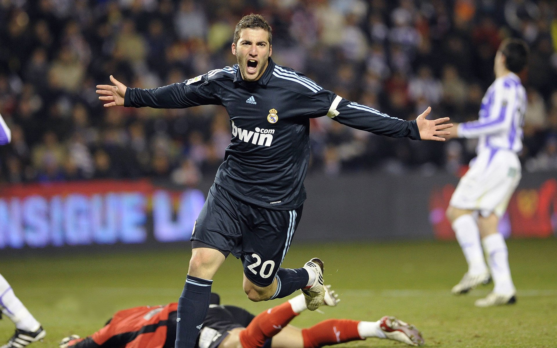 绿茵场外的国家德比，阿森纳欧战碾压乌克兰，折射西甲双雄的战术启示